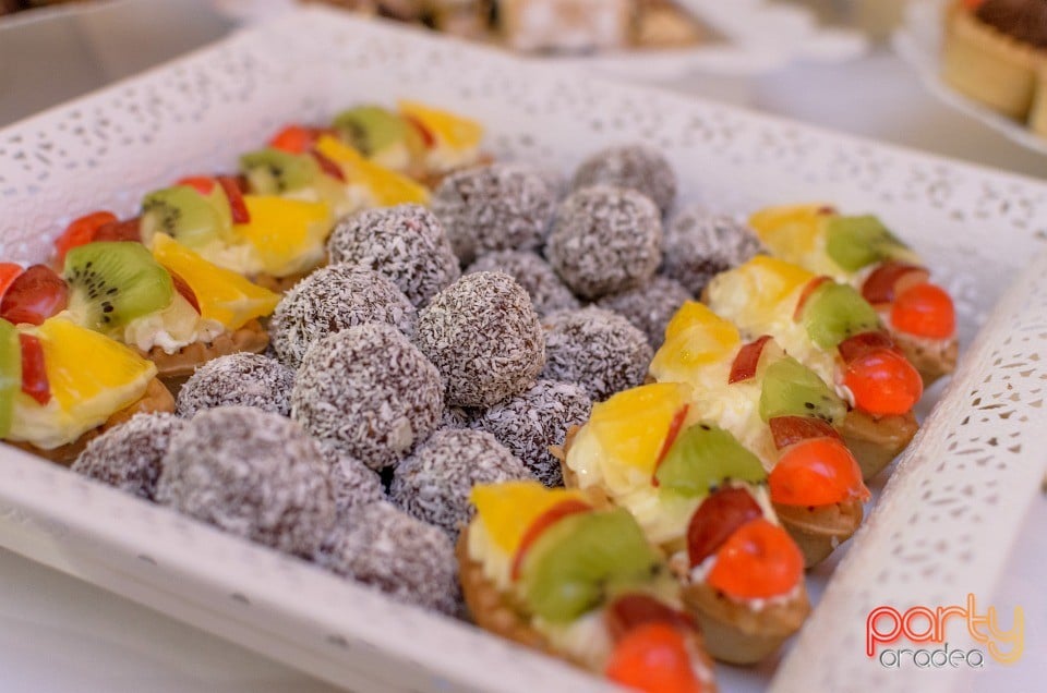 Frumuseţe pe chip şi-n suflet, Vogue Center by Estetica Glamour