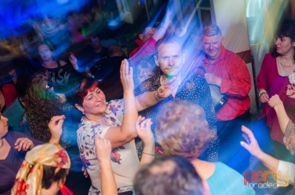 GIPSY RETRO PARTY, Queen's Music Pub