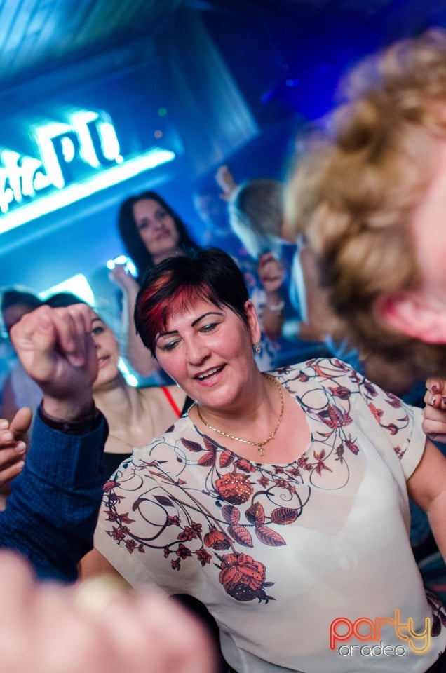 GIPSY RETRO PARTY, Queen's Music Pub