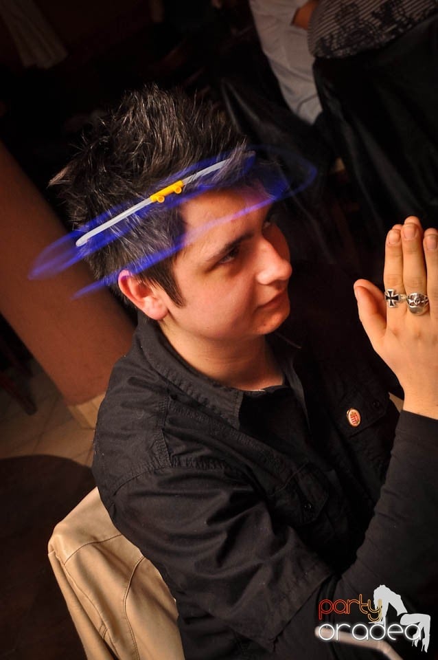 Glow Night Party continuă în Chanson, 