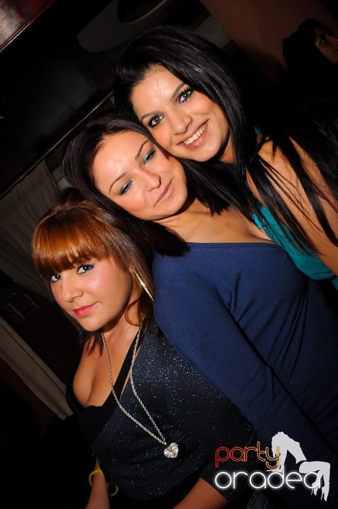 Glow Night Party sâmbătă, 