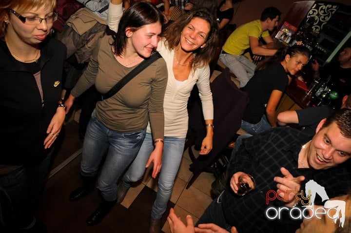 Glow Night Party sâmbătă, 