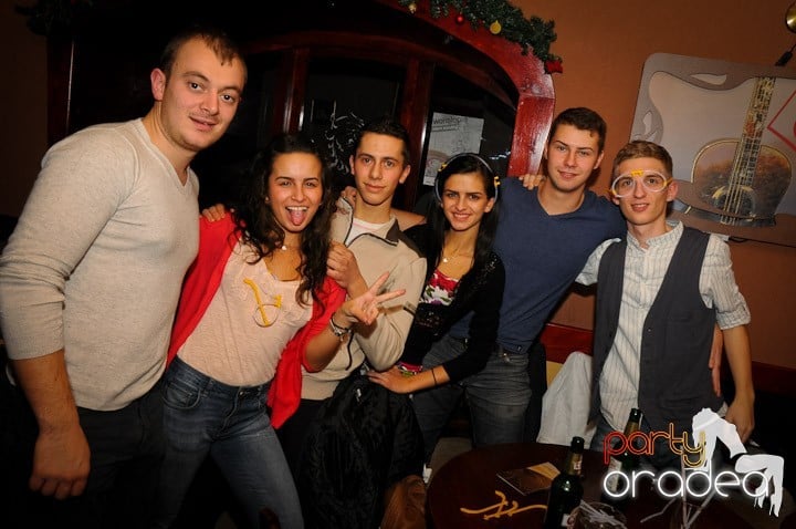 Glow Night Party sâmbătă, 