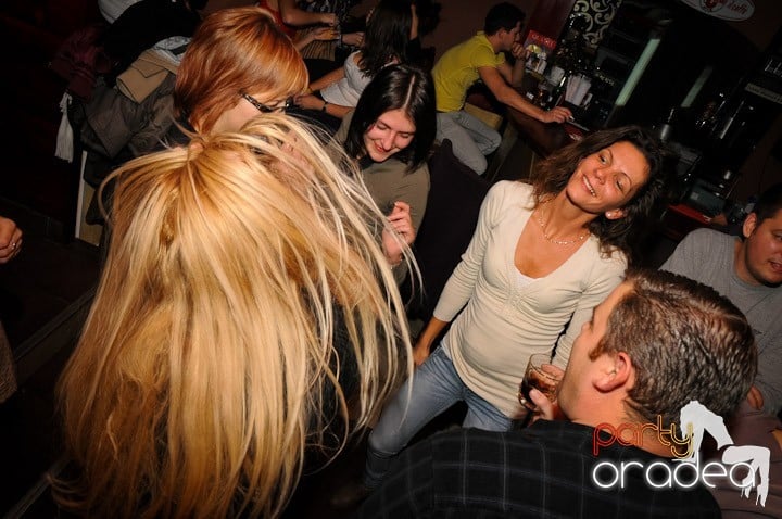 Glow Night Party sâmbătă, 