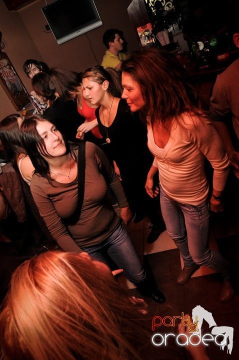 Glow Night Party sâmbătă, 