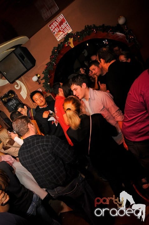 Glow Night Party sâmbătă, 