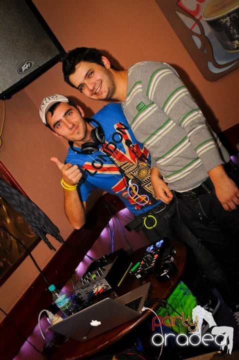 Glow Night Party sâmbătă, 