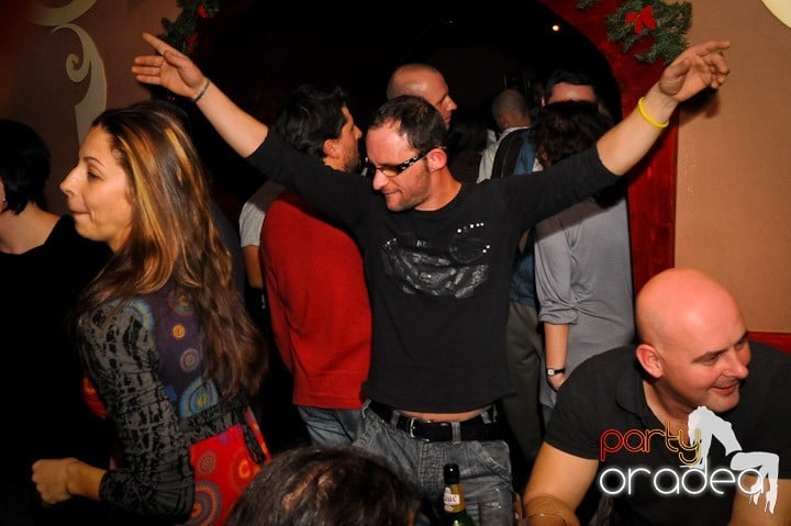 Glow Night Party sâmbătă, 