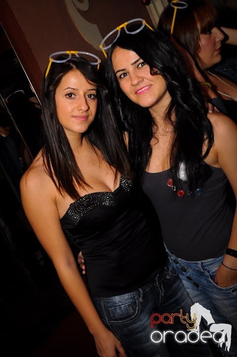 Glow Night Party sâmbătă, 