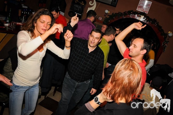 Glow Night Party sâmbătă, 