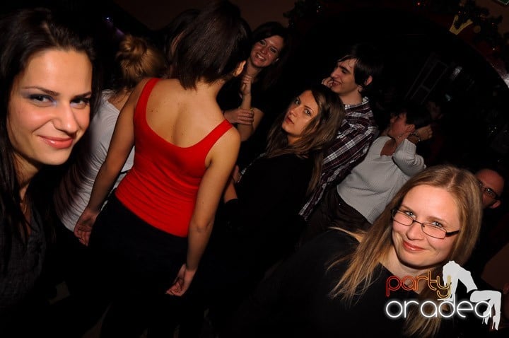 Glow Night Party sâmbătă, 