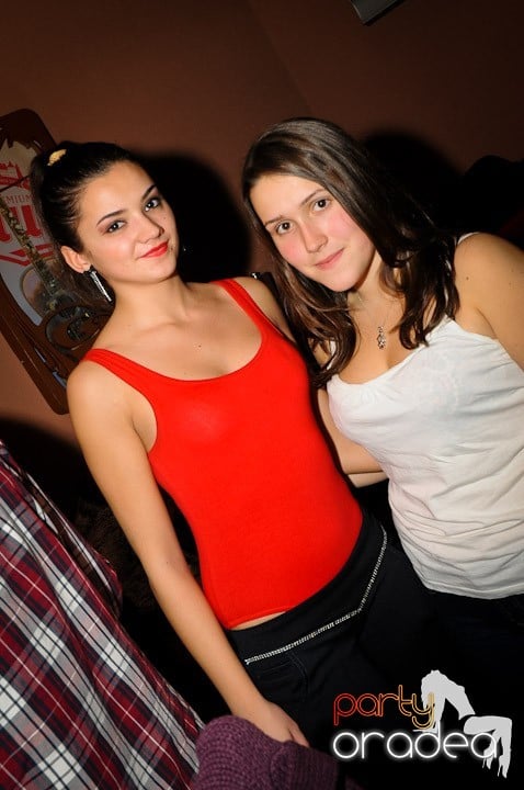 Glow Night Party sâmbătă, 