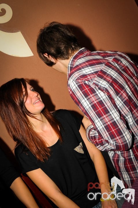 Glow Night Party sâmbătă, 