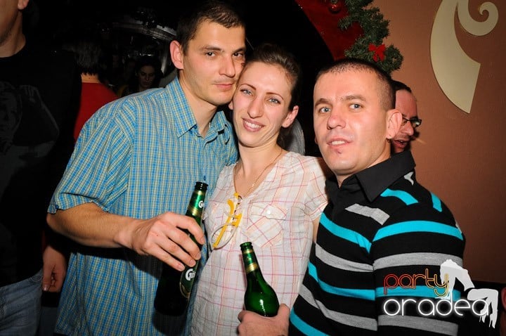 Glow Night Party sâmbătă, 