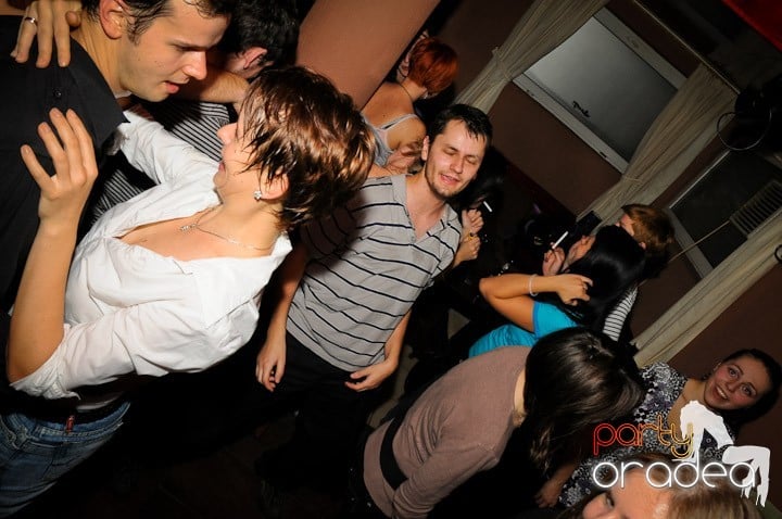 Glow Night Party sâmbătă, 