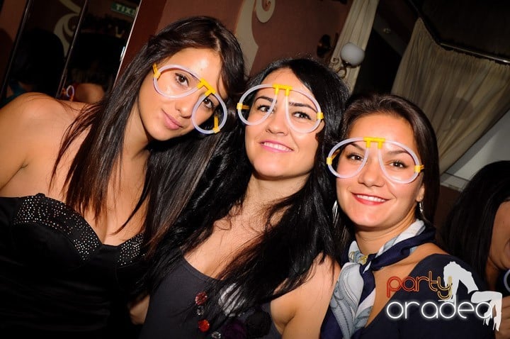 Glow Night Party sâmbătă, 