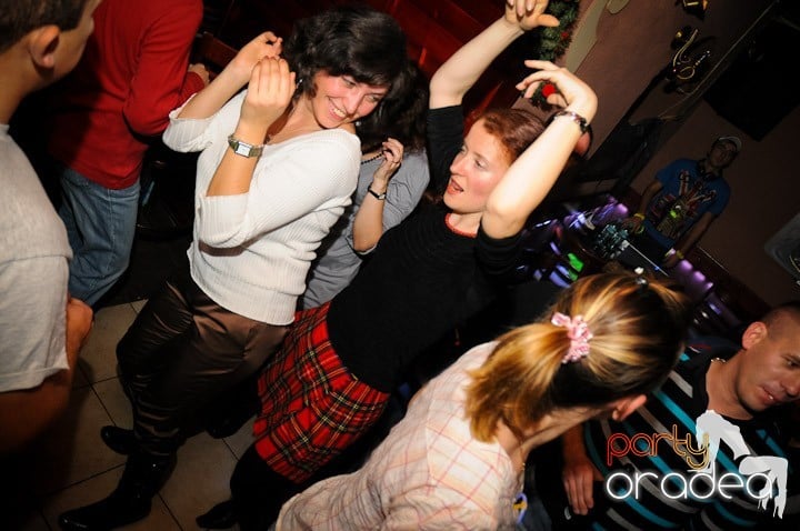 Glow Night Party sâmbătă, 