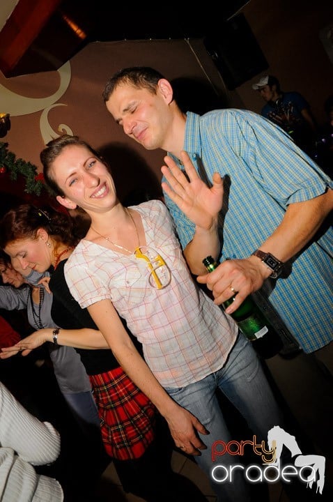 Glow Night Party sâmbătă, 