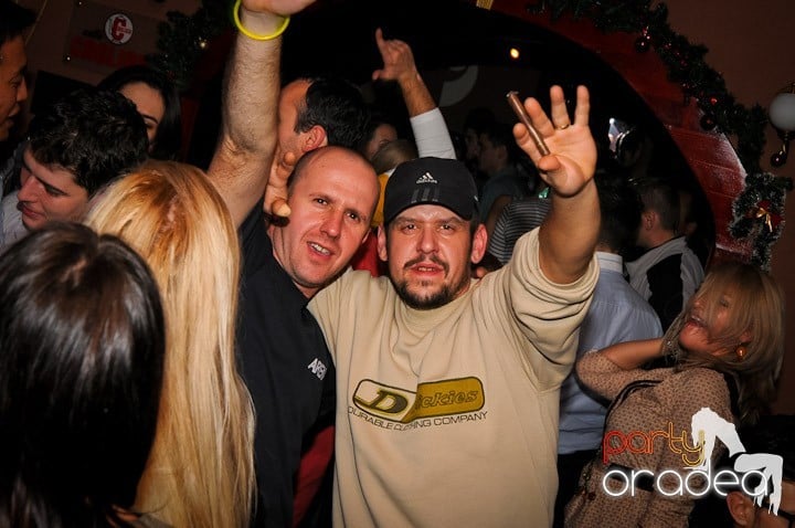 Glow Night Party sâmbătă, 