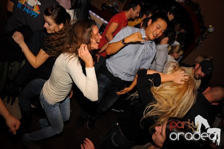 Glow Night Party sâmbătă, 