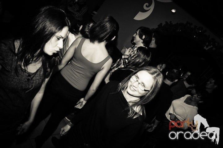 Glow Night Party sâmbătă, 