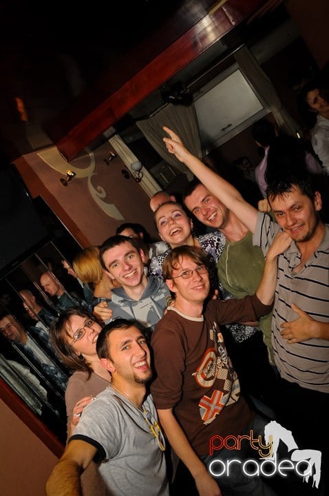 Glow Night Party sâmbătă, 