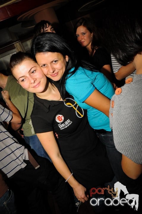 Glow Night Party sâmbătă, 