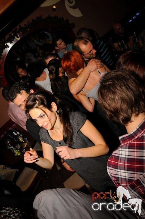 Glow Night Party sâmbătă, 