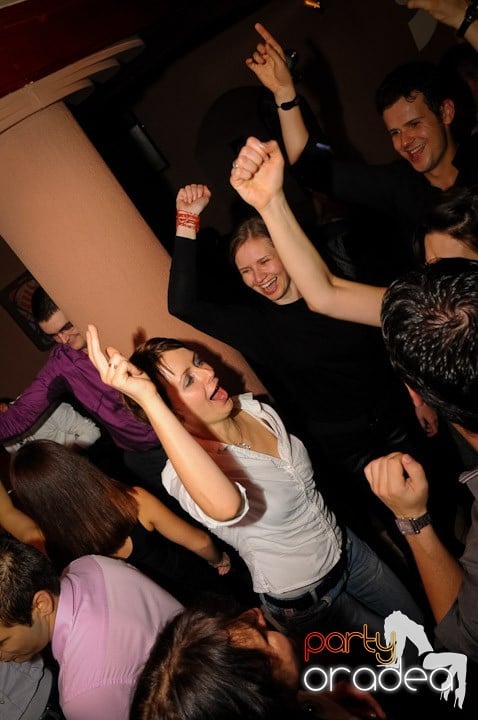 Glow Night Party sâmbătă, 