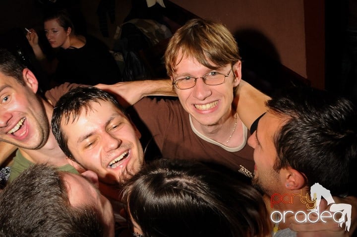 Glow Night Party sâmbătă, 