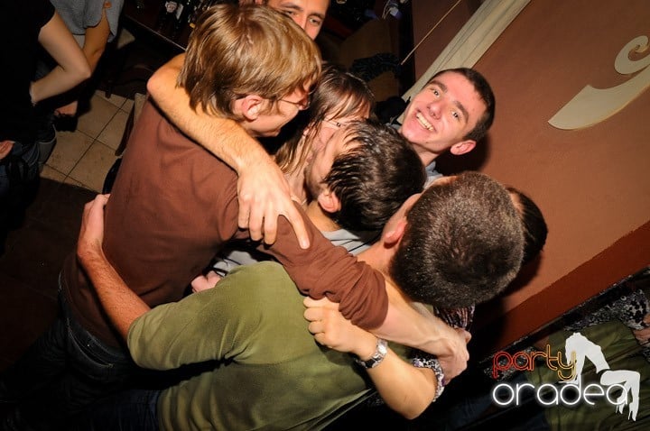 Glow Night Party sâmbătă, 