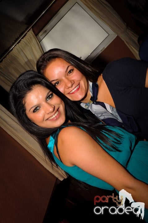 Glow Night Party sâmbătă, 