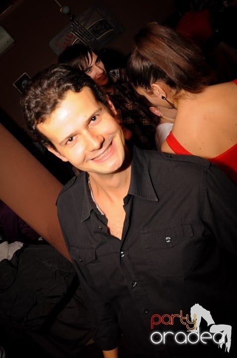 Glow Night Party sâmbătă, 