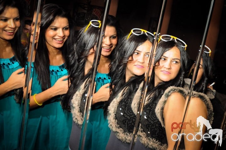 Glow Night Party sâmbătă, 