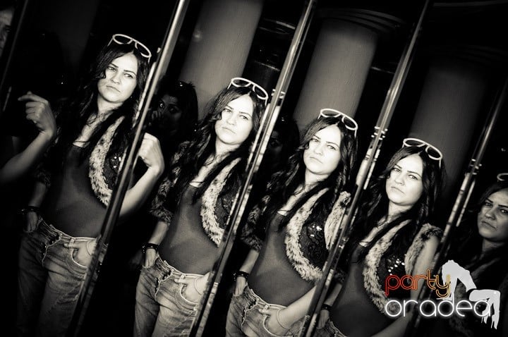 Glow Night Party sâmbătă, 