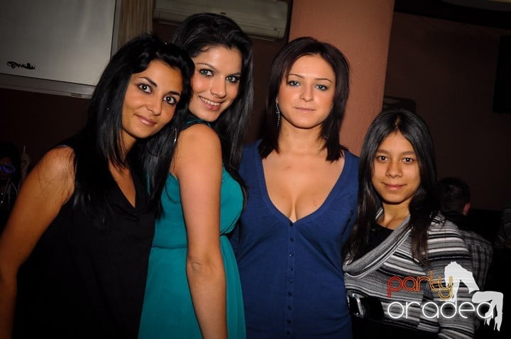 Glow Night Party sâmbătă, 