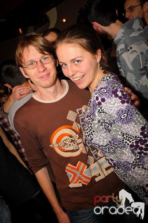 Glow Night Party sâmbătă, 