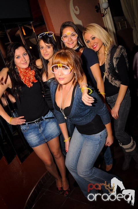 Glow Night Party sâmbătă, 