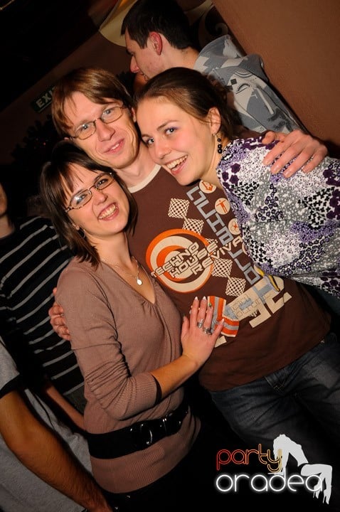 Glow Night Party sâmbătă, 