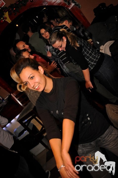 Glow Night Party sâmbătă, 