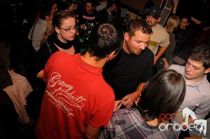 Glow Night Party sâmbătă, 