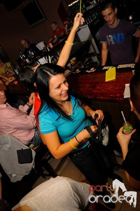 Glow Night Party sâmbătă, 