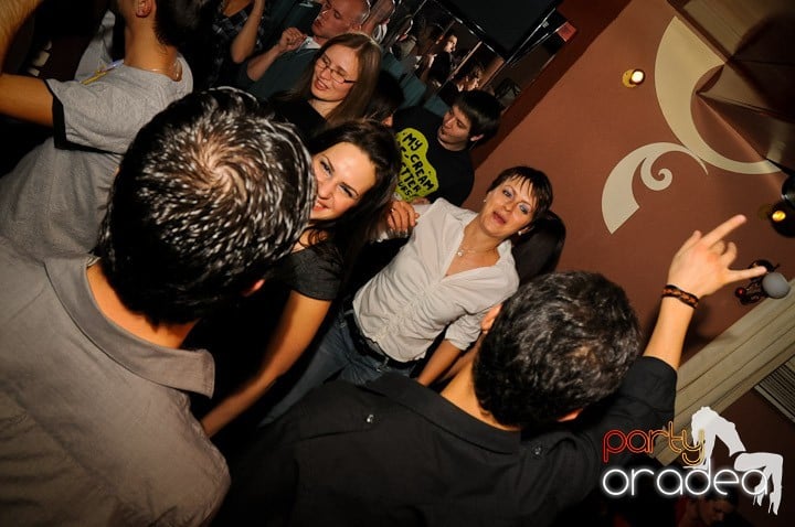 Glow Night Party sâmbătă, 