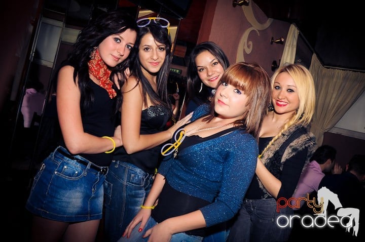 Glow Night Party sâmbătă, 