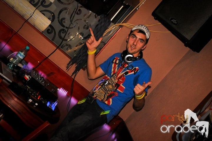 Glow Night Party sâmbătă, 