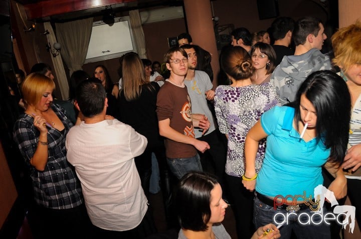 Glow Night Party sâmbătă, 