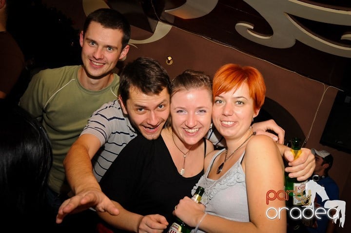 Glow Night Party sâmbătă, 