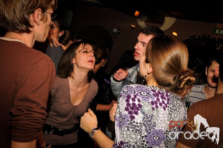 Glow Night Party sâmbătă, 