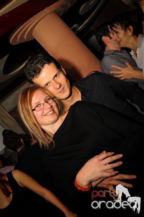 Glow Night Party sâmbătă, 