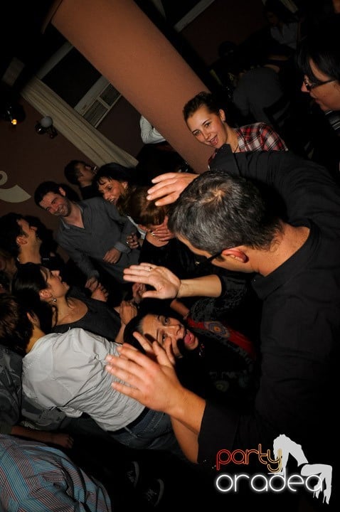 Glow Night Party sâmbătă, 